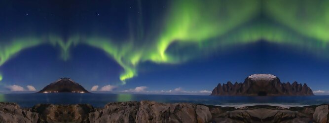 Trip Pauschalreisen Reisetipps - Polarlichter Norwegen Tromso - Skandinaviens eiskalte Schönheit fasziniert mit atemberaubenden Nordlichtern und geradezu außerirdisch imposanten Gebirgskulissen. Land der Mitternachtssonne am Polarkreis, ein Paradies für Wanderer, Naturfreunde, Hobbyfotografen und Instagram er/innen. Tromsø liegt unter dem sogenannten „Nordpollichtoval“, das den magnetischen Nordpol wie ein Ring oder Gürtel umschließt. Hier wird das Polarlicht auch Aurora Borealis genannt. Aufgrund der Struktur des Erdmagnetfeldes sind sie in dieser Region auch in Zeiten geringer Sonnenaktivität besonders häufig und intensiv zu beobachten.